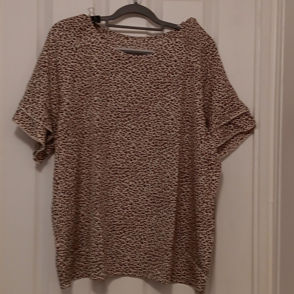 Womens cheetah print silky top. - Picture 1 of 4